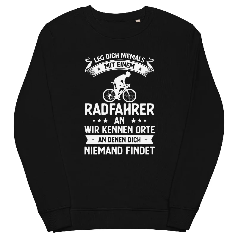 Leg Dich Niemals Mit Einem Radfahrer An Wir Kennen Orte An Denen Dich Niemand Findet - Unisex Premium Organic Sweatshirt Long Hoodie Sweatshirt