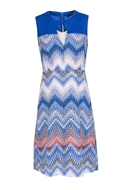 BCBG Max Azria - Blue & White Zig-Zag Print Sleeveless Dress Sz 4 Vacation unclassified dresses