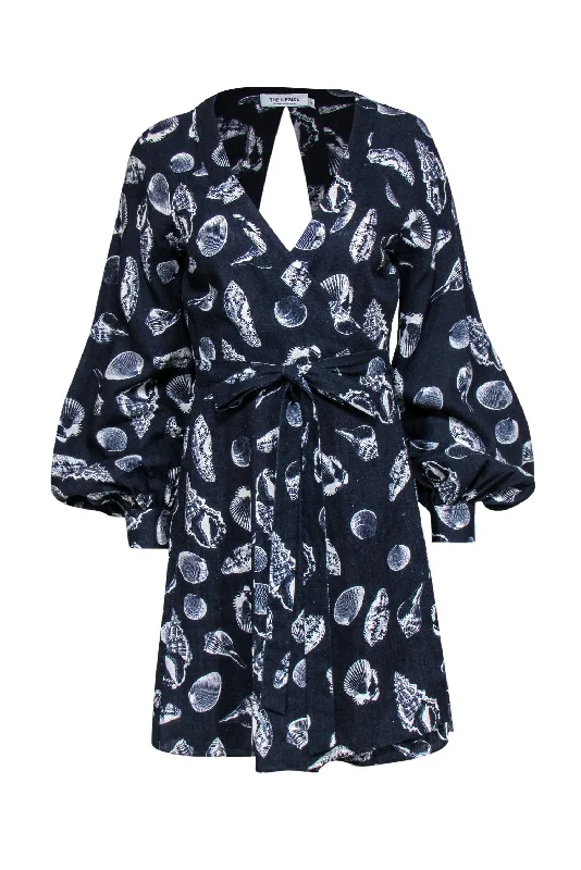 The Upside - Navy & White Seashell Print Wrap Dress w/ Back Keyhole Sz S Stylish unclassified dresses